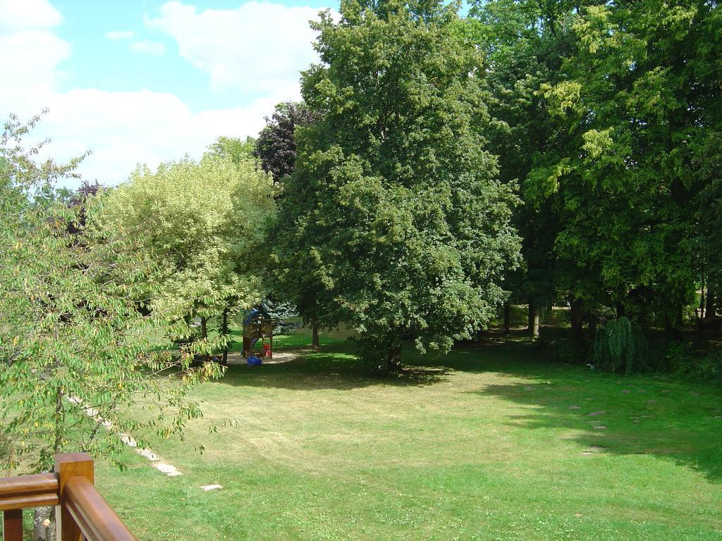 Domaine De Chantemerles Fontainebleau Esterno foto